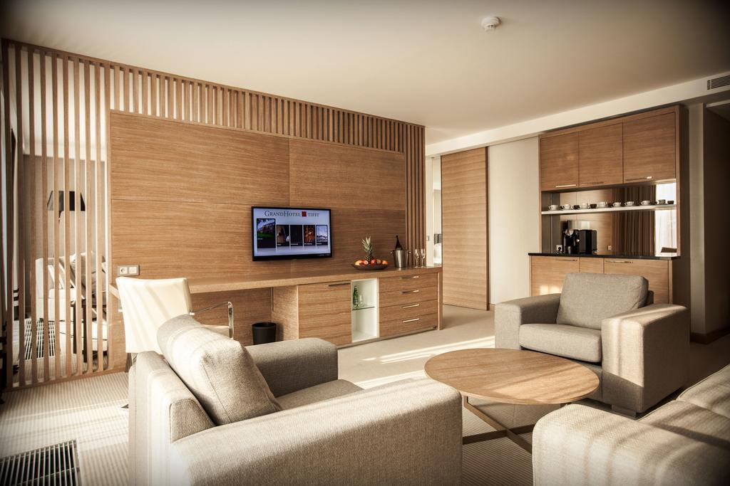 Grandhotel Tiffi Илава Экстерьер фото