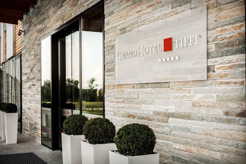 Grandhotel Tiffi Илава Экстерьер фото